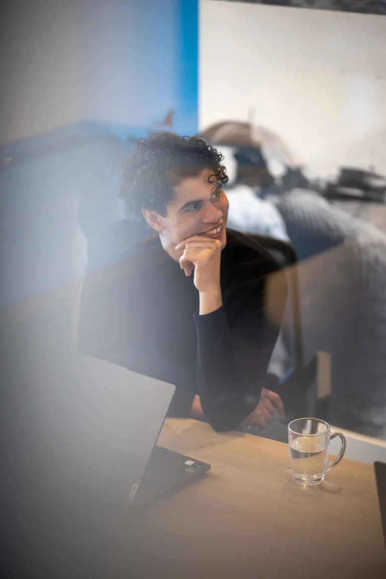 LUME collega's, samen in overleg in een vergaderruimte